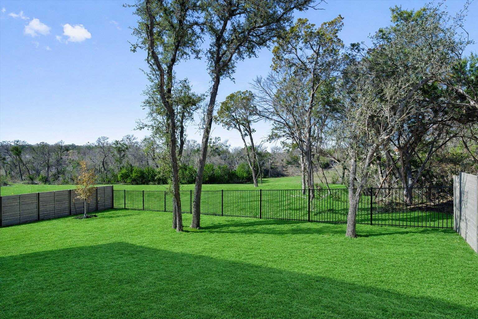 2004 Crimson Sunset Cv, Georgetown, TX 78628