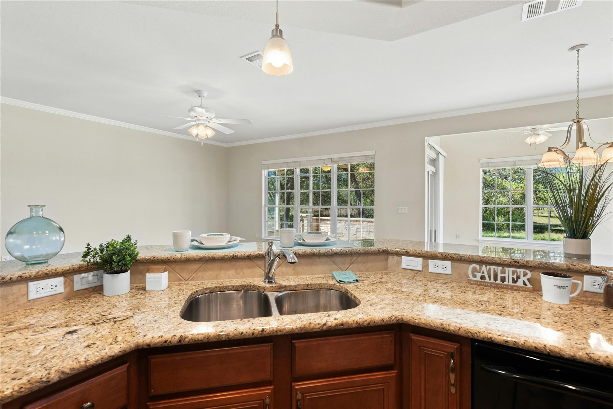 405 Fieldstone Dr, Georgetown, TX 78633