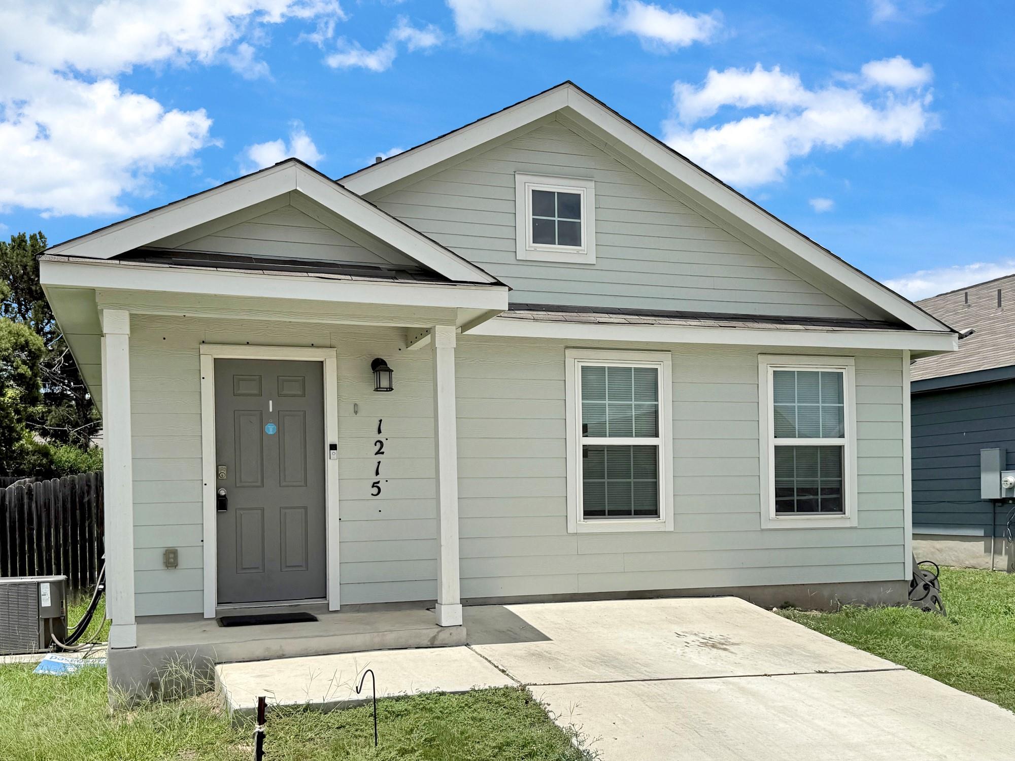 1215 Robbins, San Antonio, TX 78245