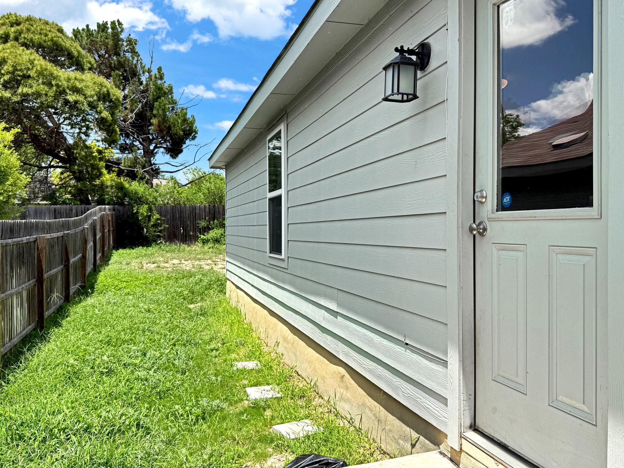 1215 Robbins, San Antonio, TX 78245