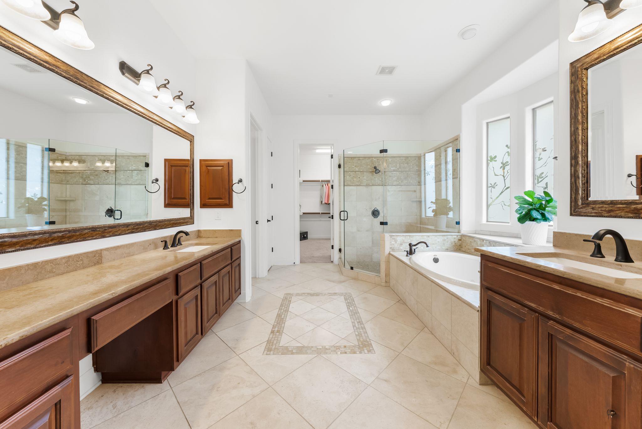 2024 University Club Dr, Austin, TX 78732