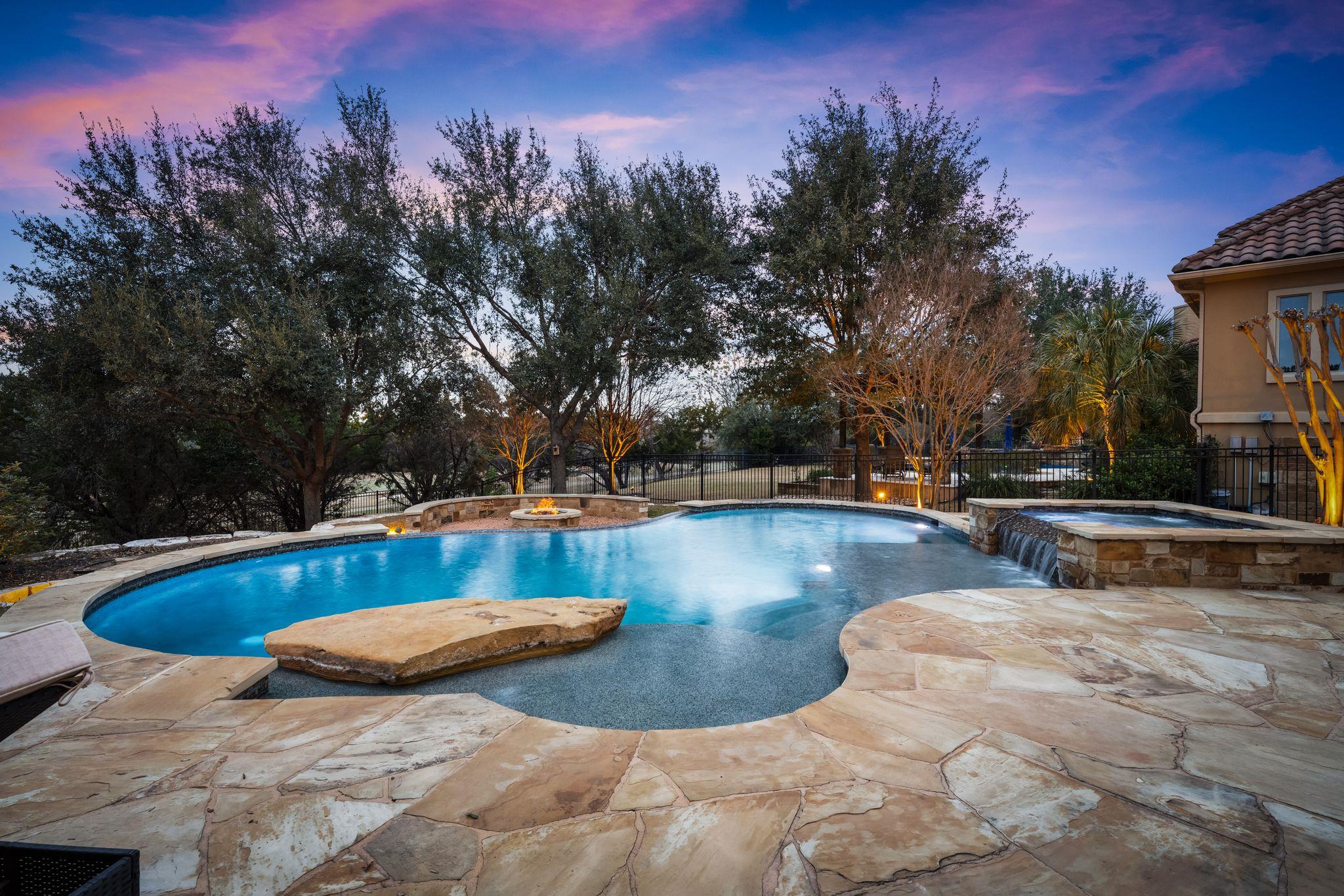 2024 University Club Dr, Austin, TX 78732