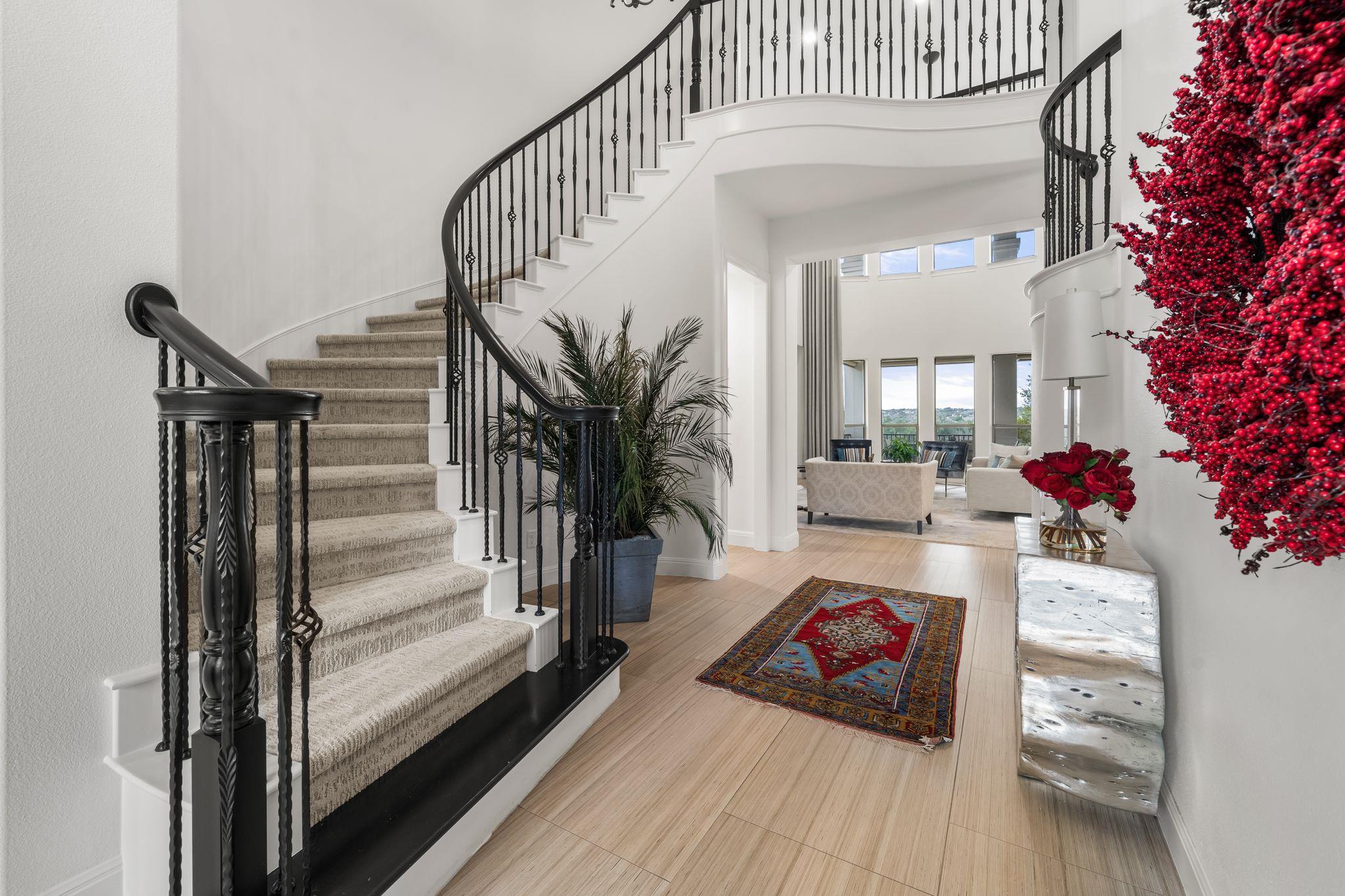 2024 University Club Dr, Austin, TX 78732