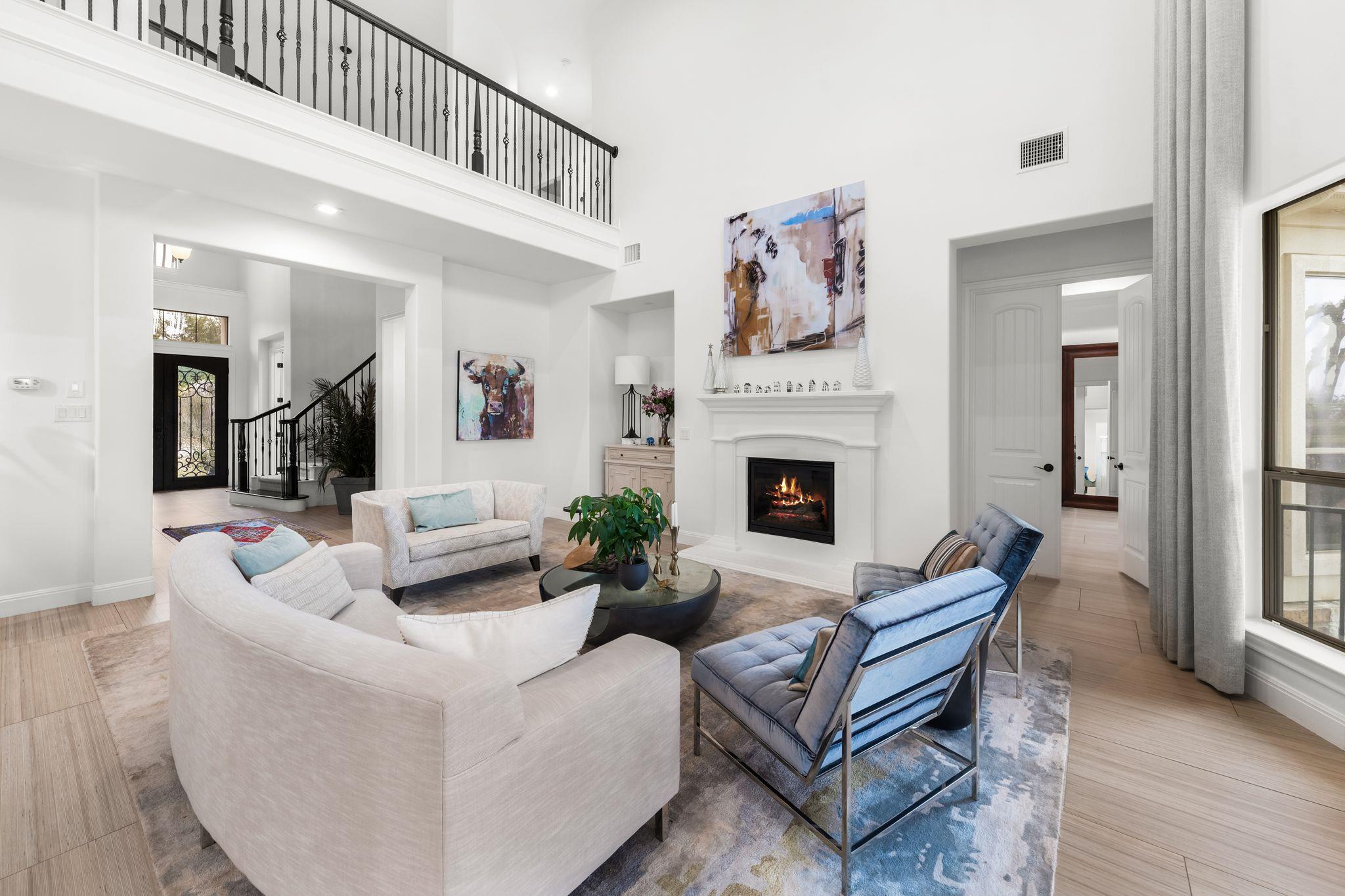 2024 University Club Dr, Austin, TX 78732