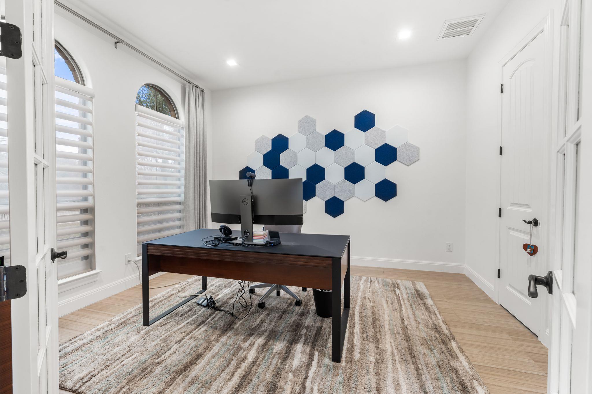 2024 University Club Dr, Austin, TX 78732