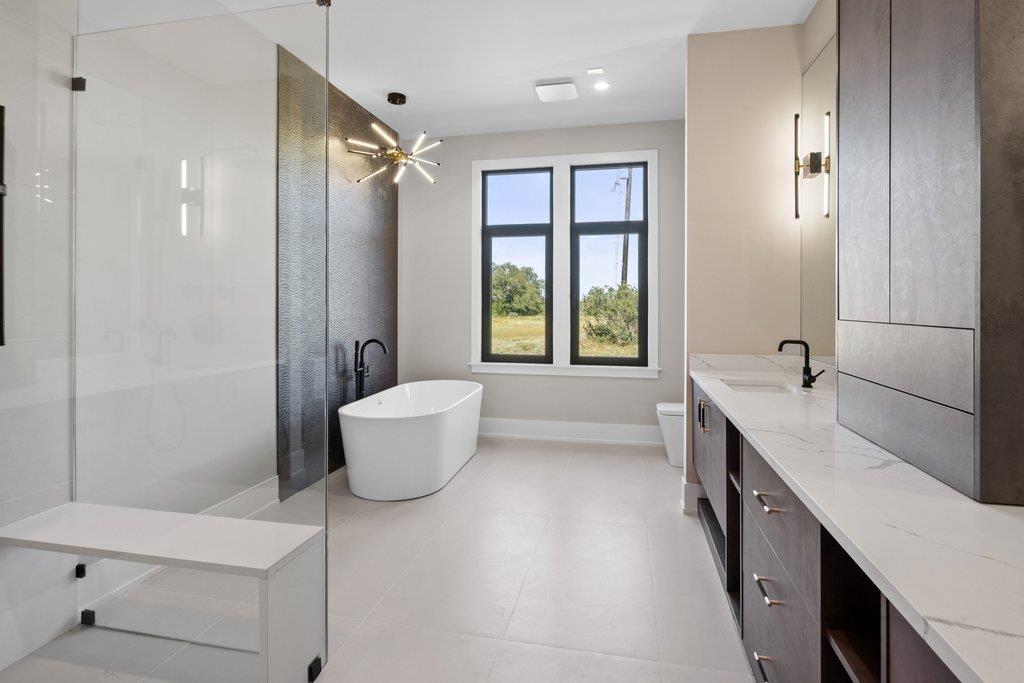 583 Comanche Rdg, Round Mountain, TX 78663