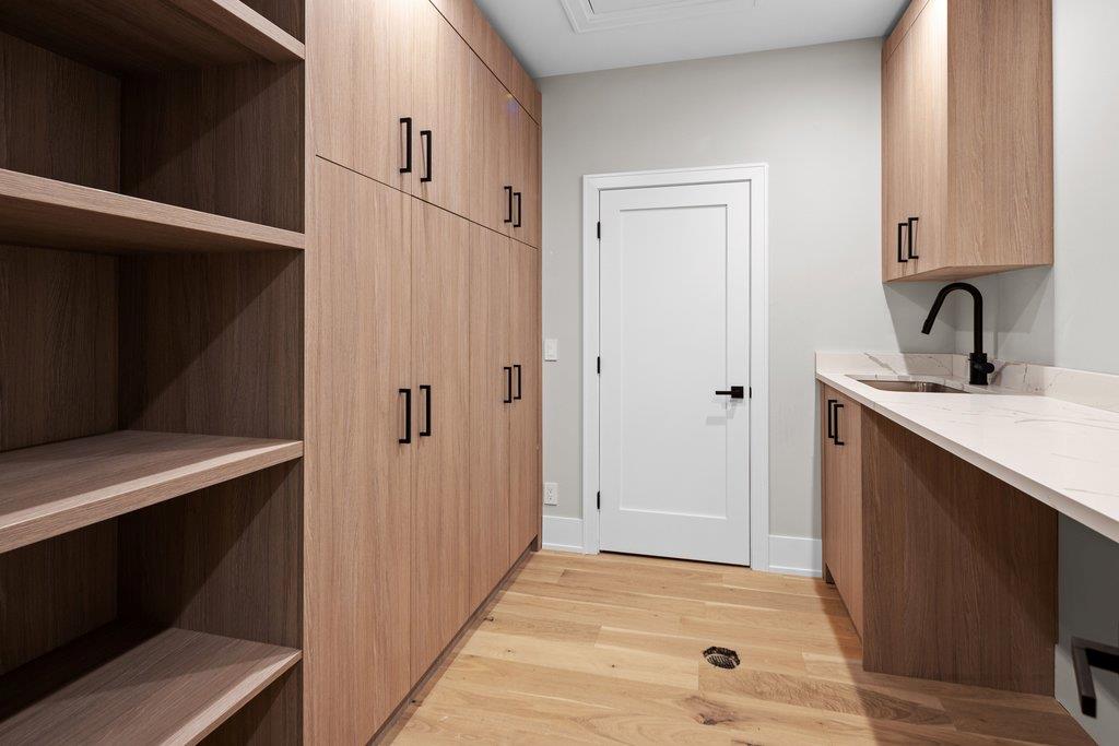 583 Comanche Rdg, Round Mountain, TX 78663