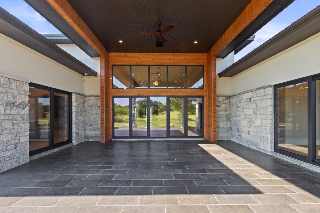 583 Comanche Rdg, Round Mountain, TX 78663