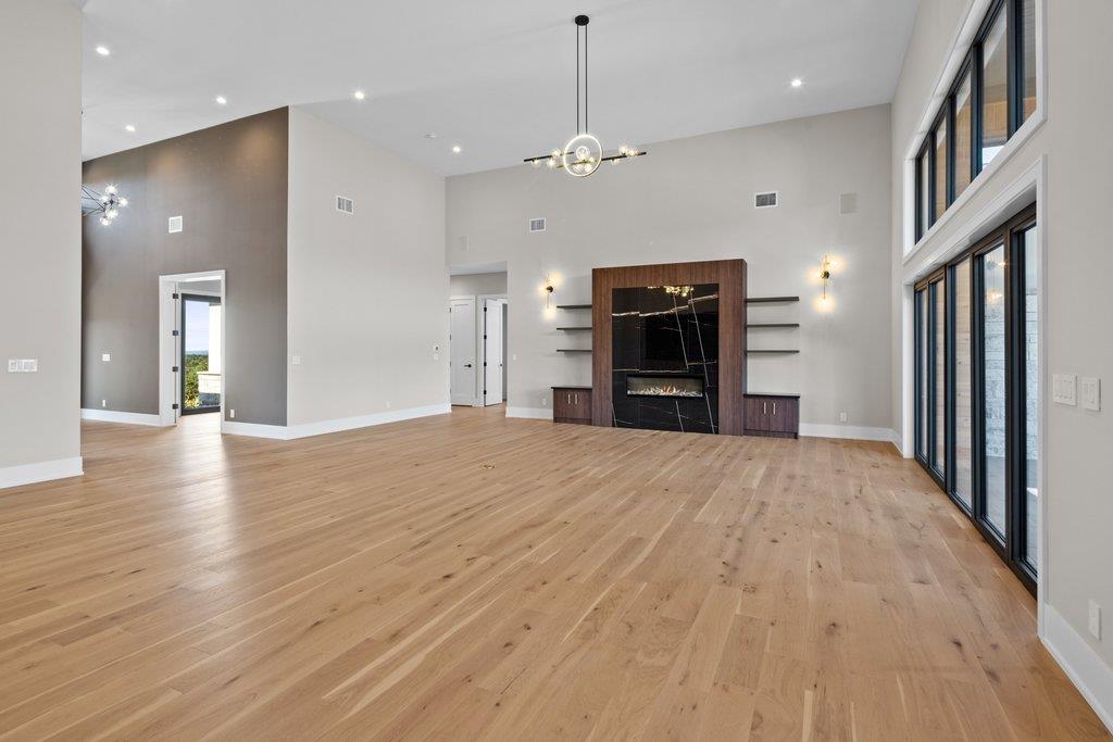 583 Comanche Rdg, Round Mountain, TX 78663