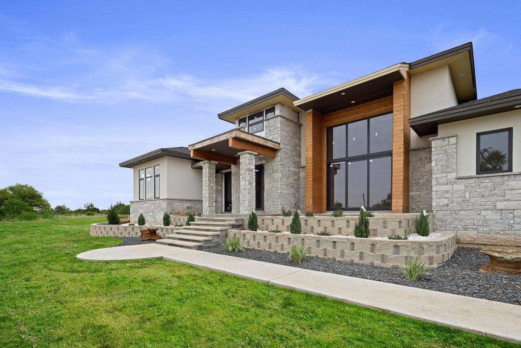 583 Comanche Rdg, Round Mountain, TX 78663