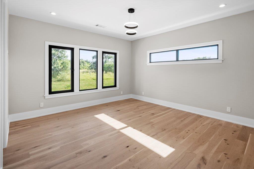 583 Comanche Rdg, Round Mountain, TX 78663