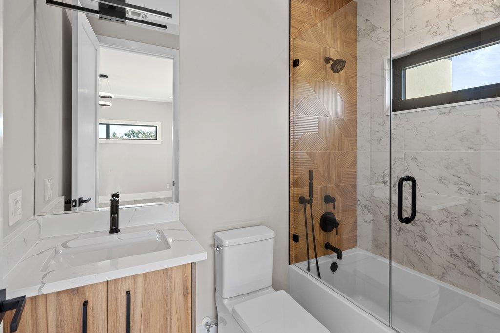 583 Comanche Rdg, Round Mountain, TX 78663