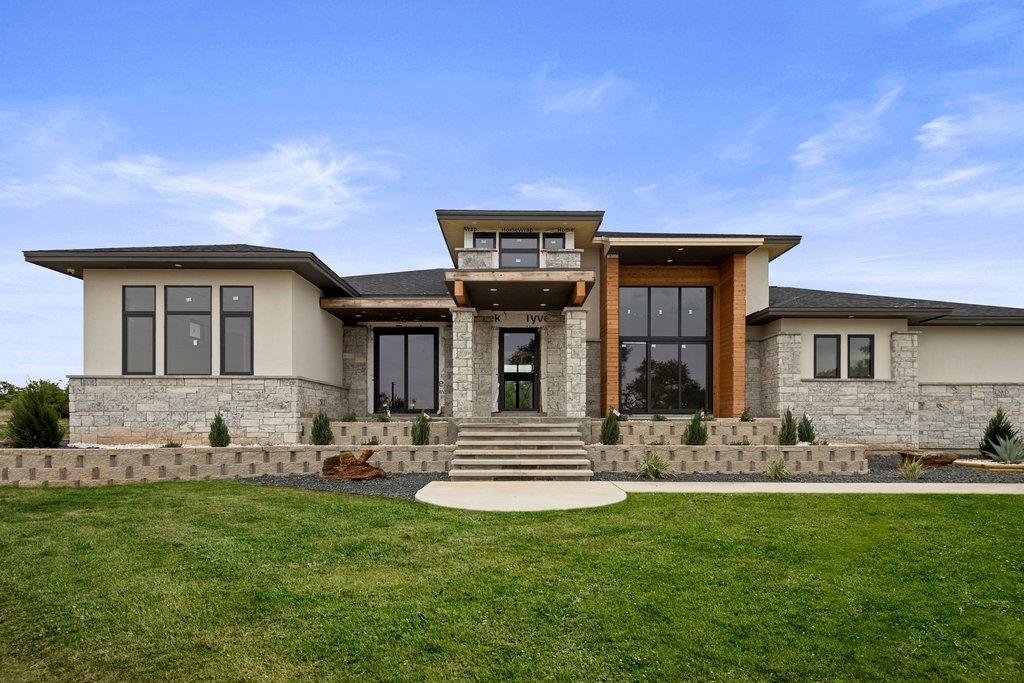 583 Comanche Rdg, Round Mountain, TX 78663