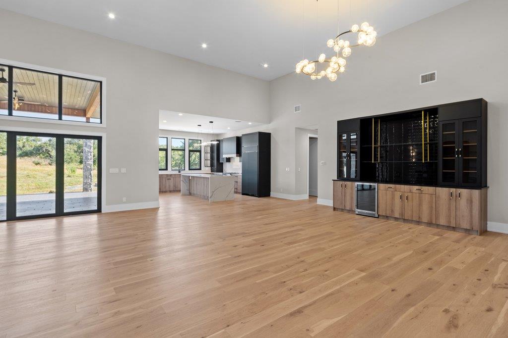 583 Comanche Rdg, Round Mountain, TX 78663