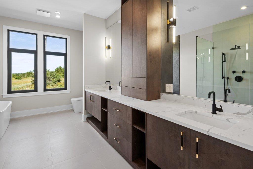 583 Comanche Rdg, Round Mountain, TX 78663