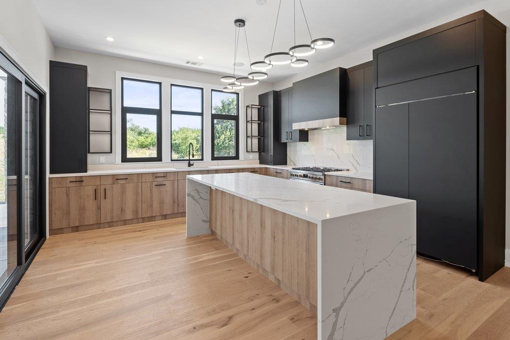 583 Comanche Rdg, Round Mountain, TX 78663