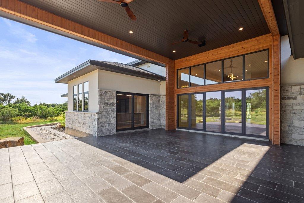 583 Comanche Rdg, Round Mountain, TX 78663