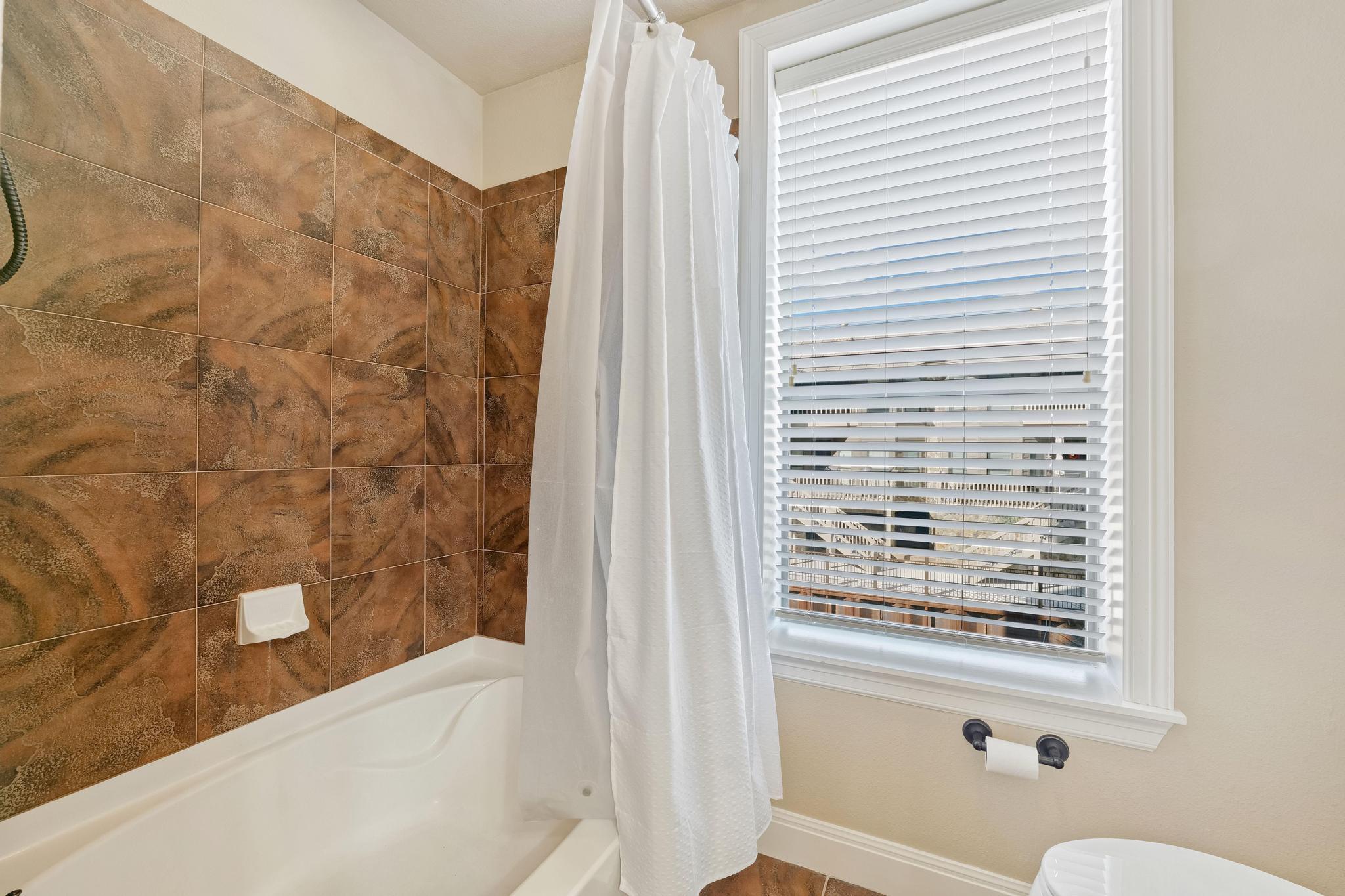 1001 The Cape Rd # 16, Horseshoe Bay, TX 78657