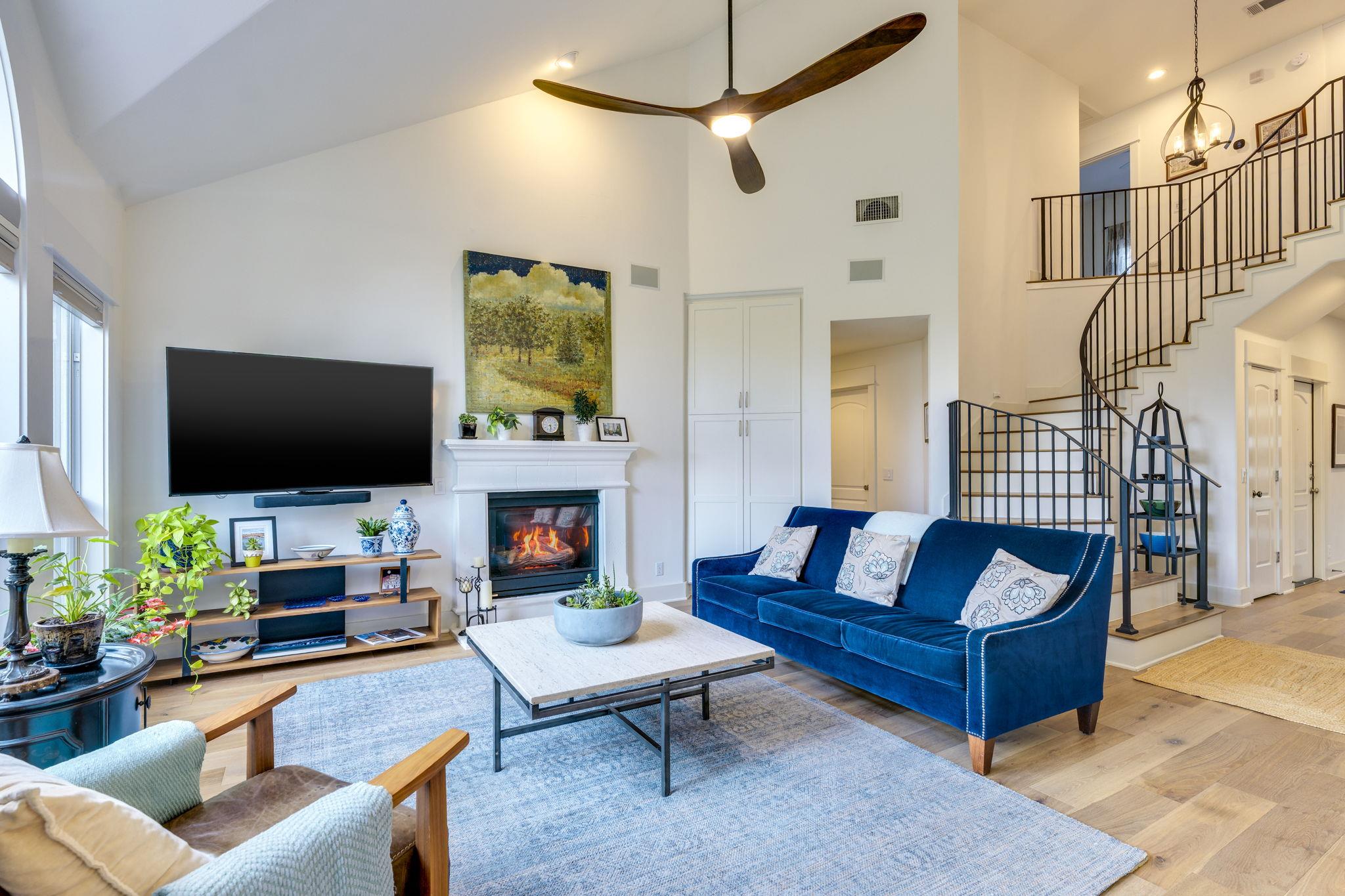 109 W Spring Dr, West Lake Hills, TX 78746