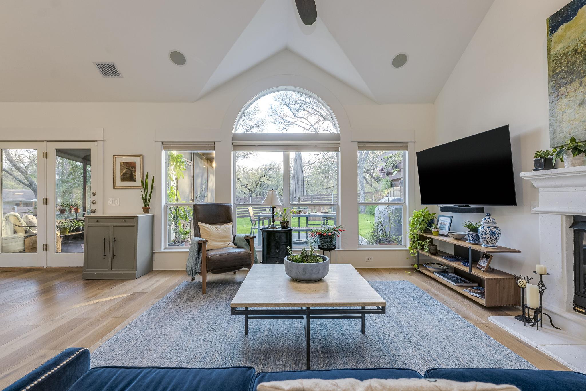 109 W Spring Dr, West Lake Hills, TX 78746