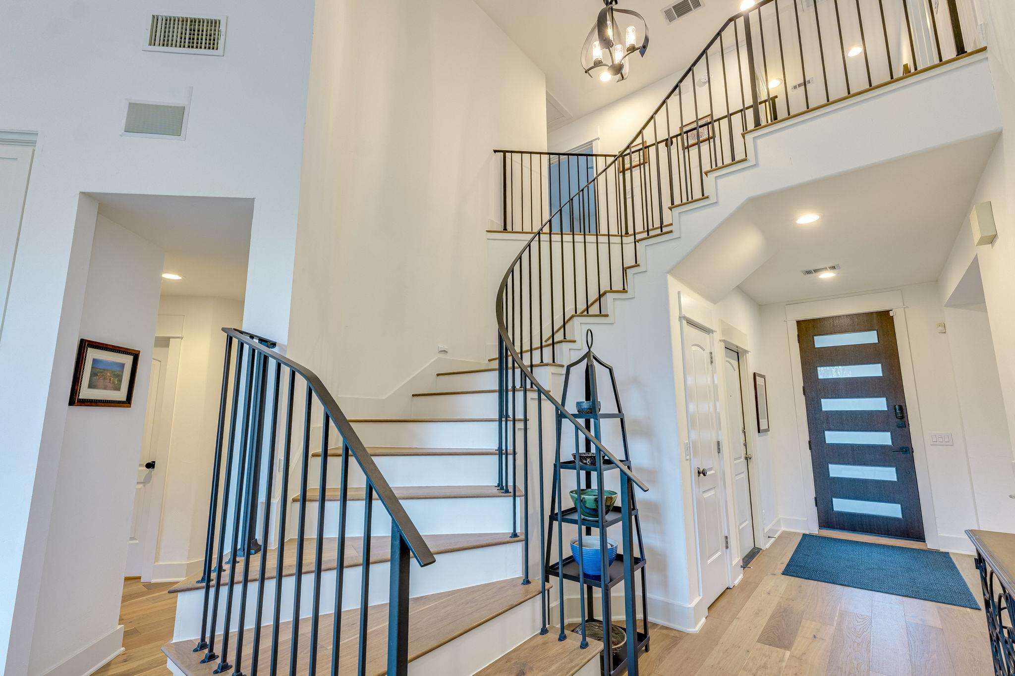 109 W Spring Dr, West Lake Hills, TX 78746