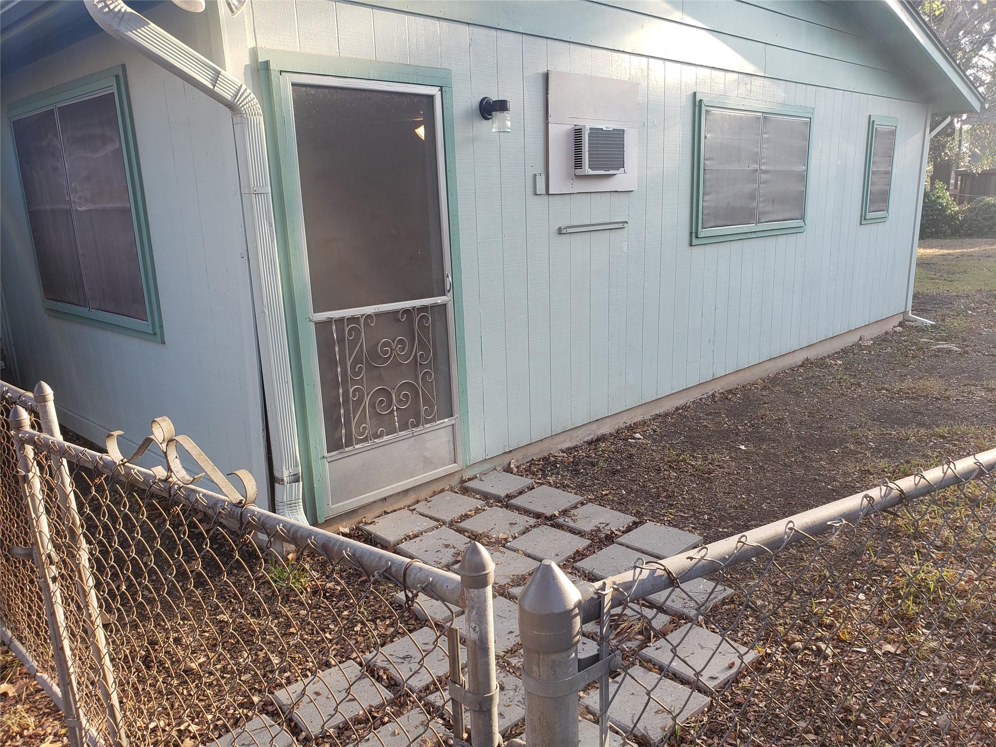 609 Bissonet Ln # B, Austin, TX 78752