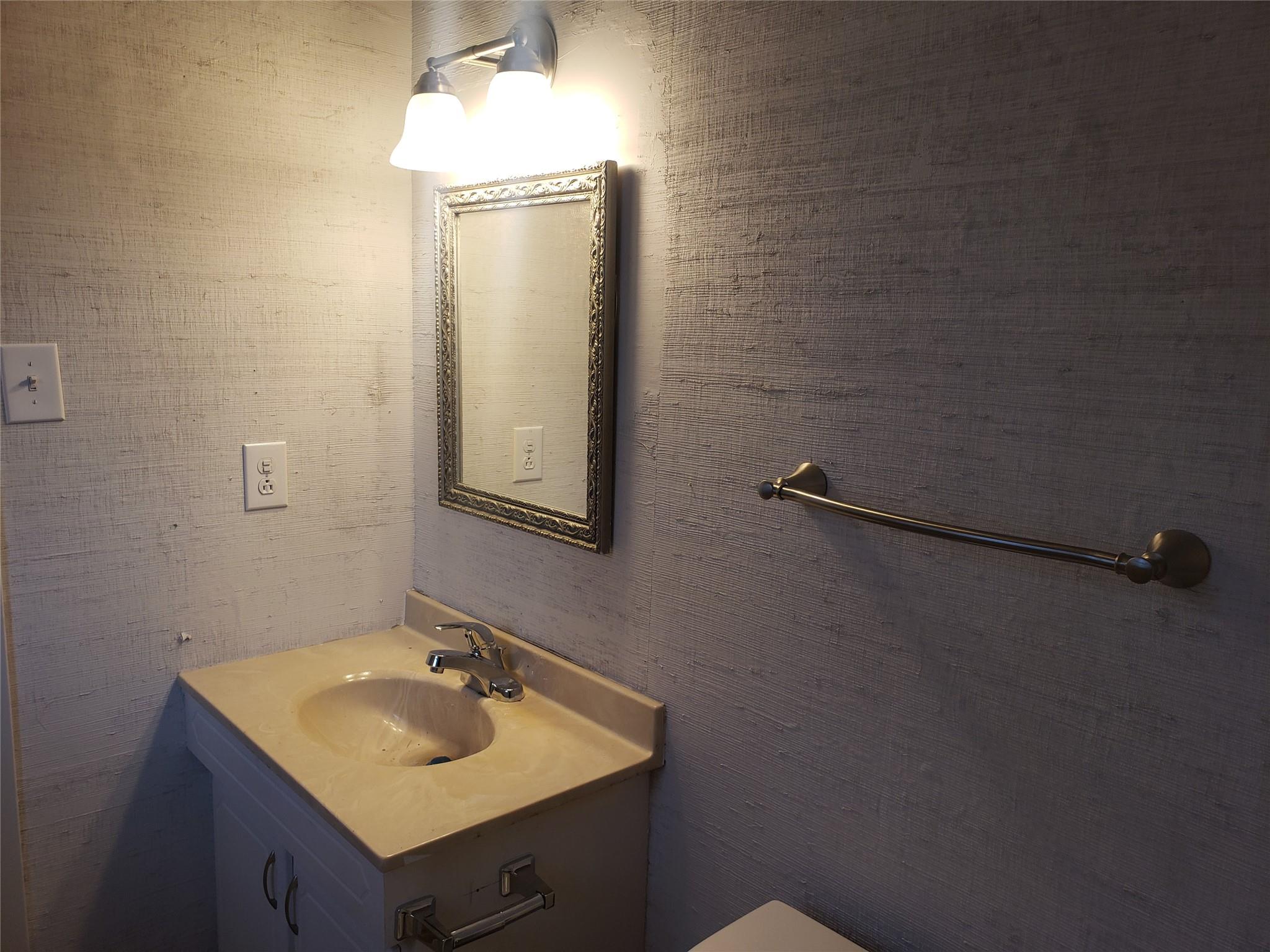 609 Bissonet Ln # B, Austin, TX 78752