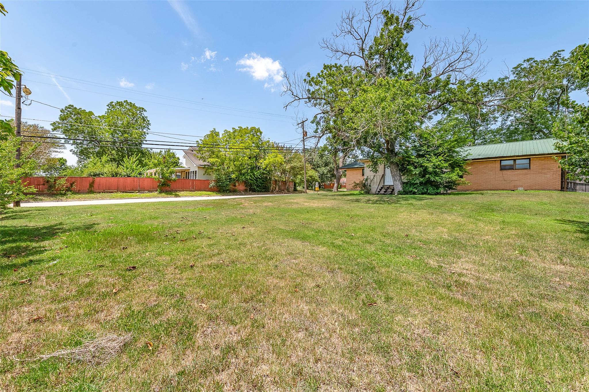 409 W Buffalo St, Caldwell, TX 77836