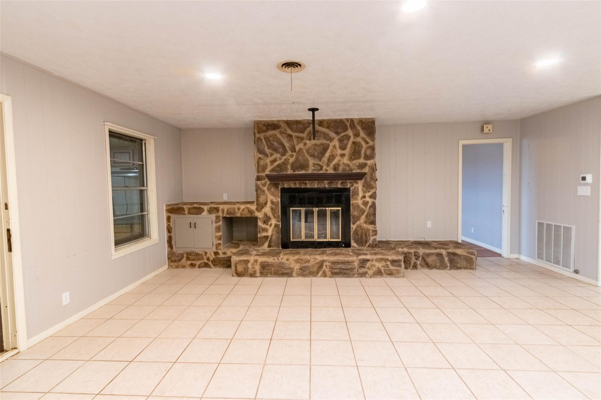 409 W Buffalo St, Caldwell, TX 77836