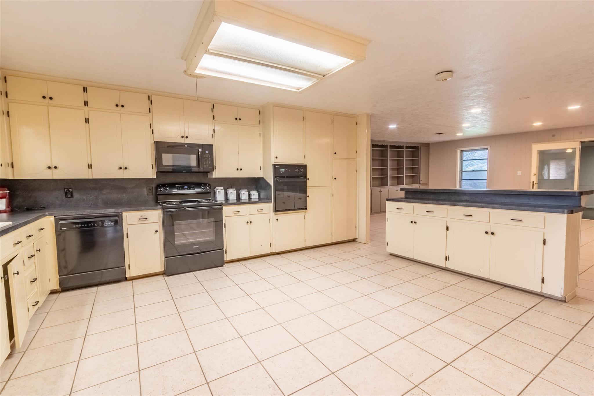 409 W Buffalo St, Caldwell, TX 77836