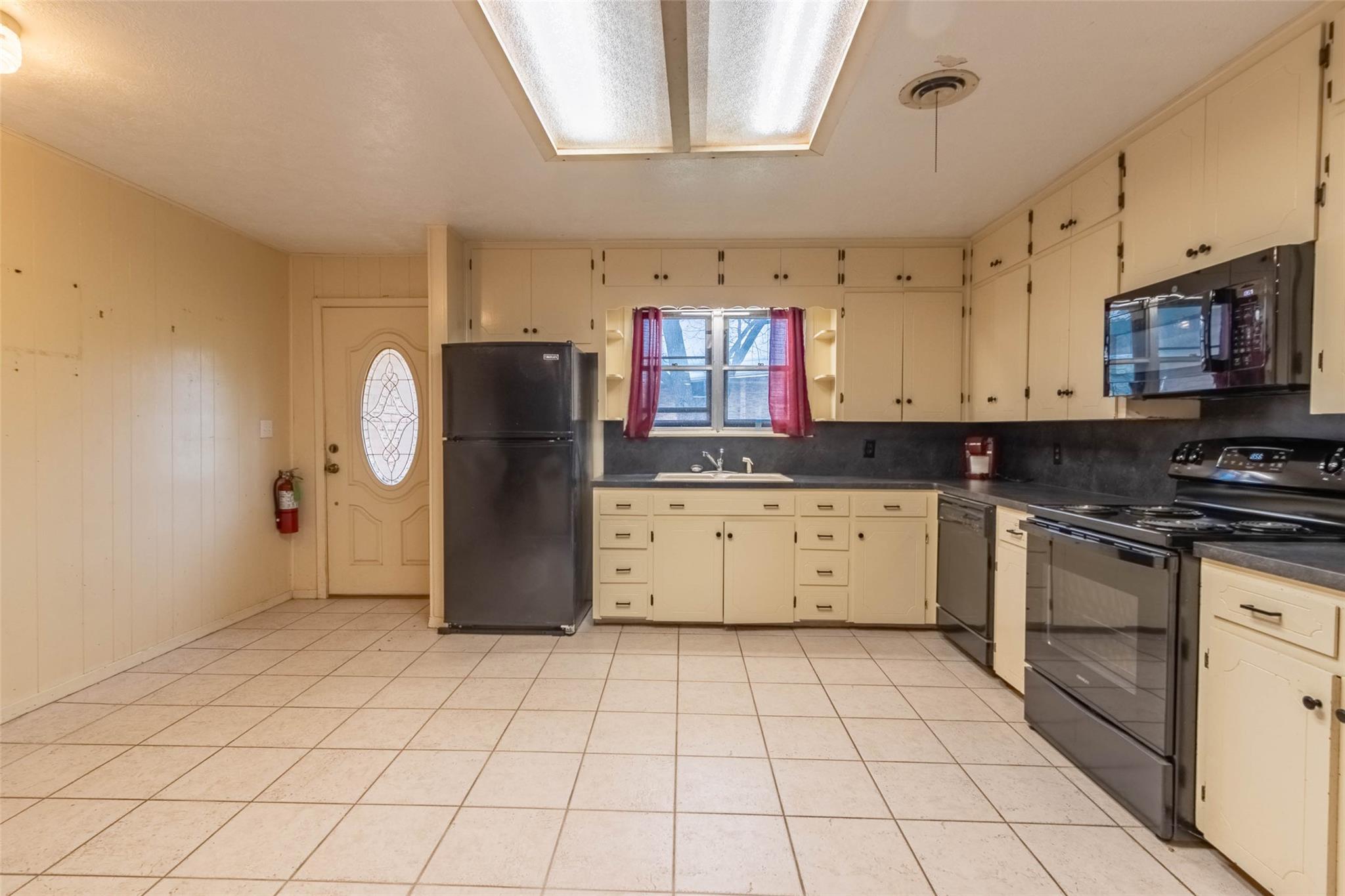 409 W Buffalo St, Caldwell, TX 77836