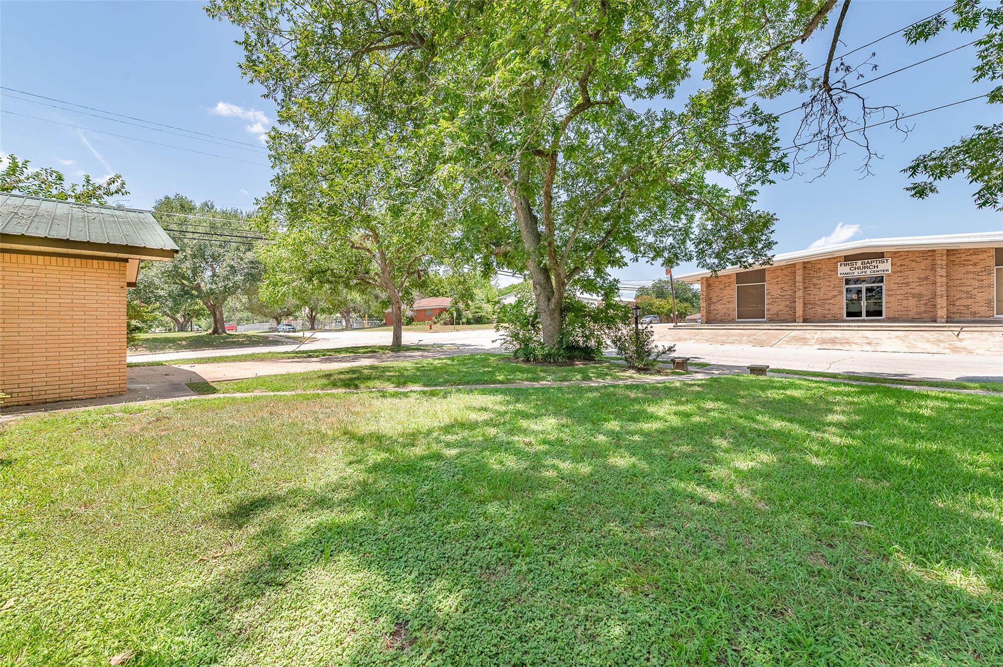 409 W Buffalo St, Caldwell, TX 77836
