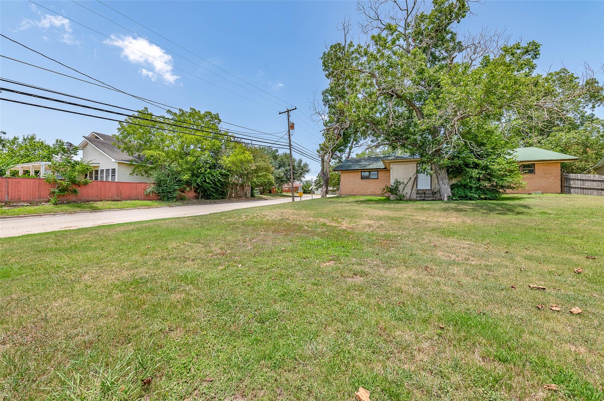 409 W Buffalo St, Caldwell, TX 77836