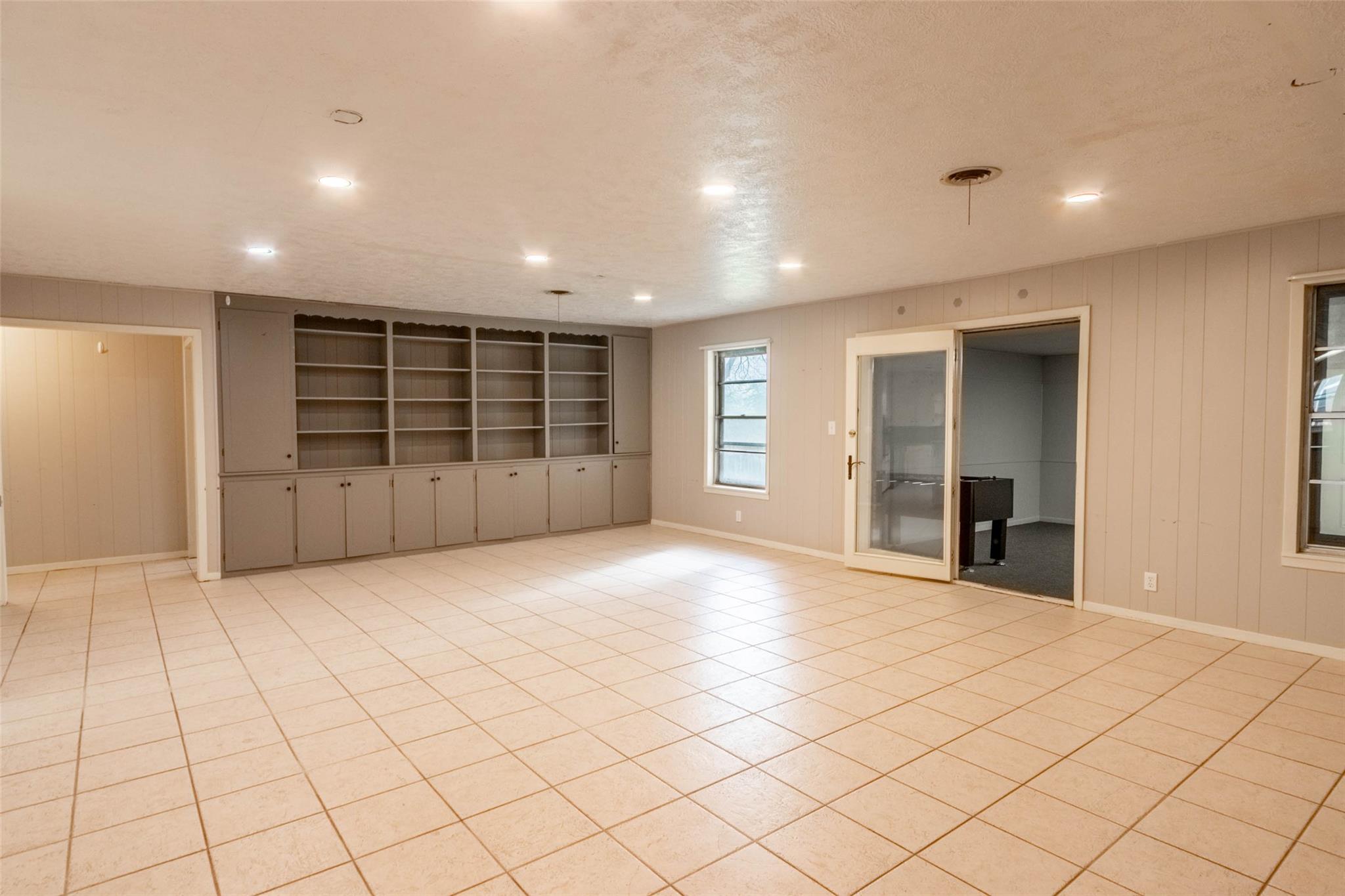 409 W Buffalo St, Caldwell, TX 77836