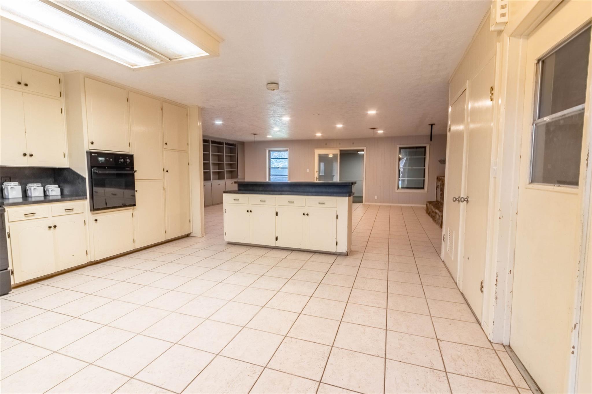 409 W Buffalo St, Caldwell, TX 77836