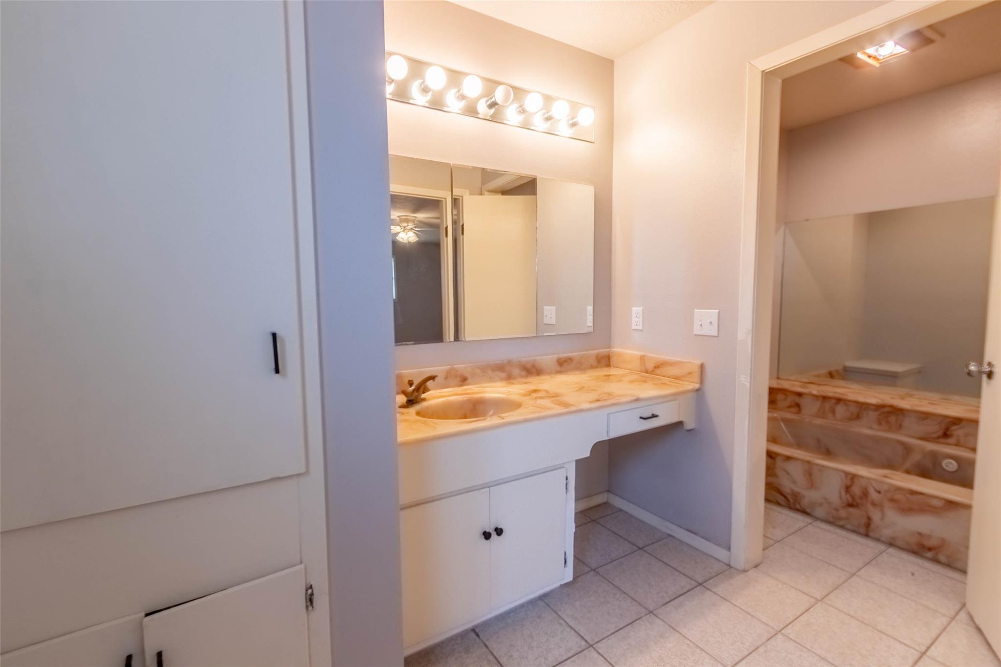 409 W Buffalo St, Caldwell, TX 77836