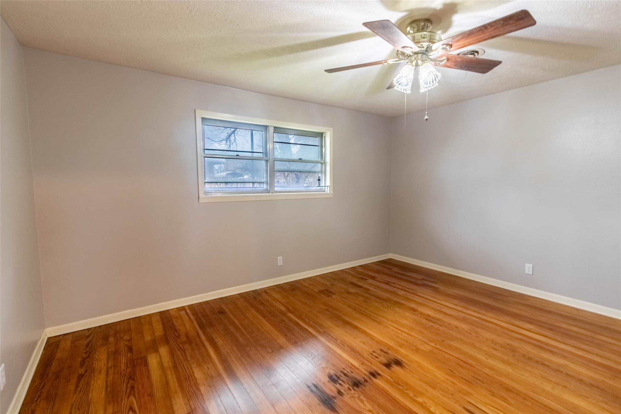 409 W Buffalo St, Caldwell, TX 77836