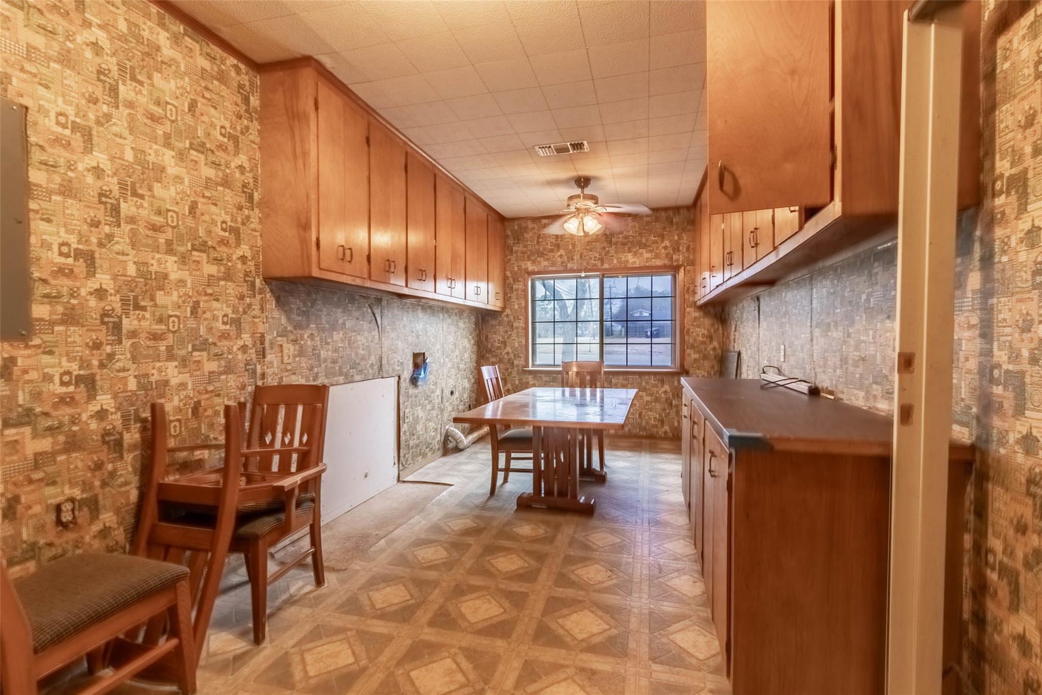 409 W Buffalo St, Caldwell, TX 77836