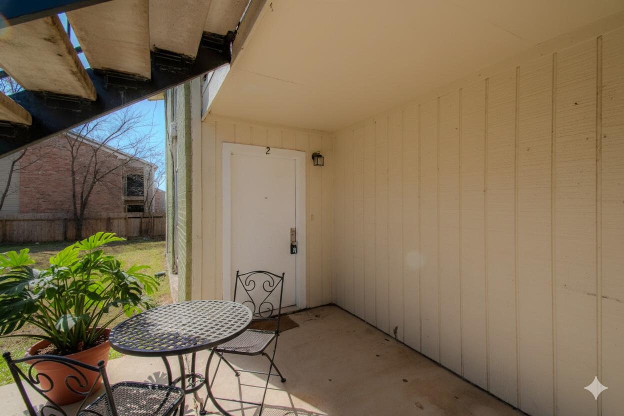 100 Uhland Rd # 1, San Marcos, TX 78666