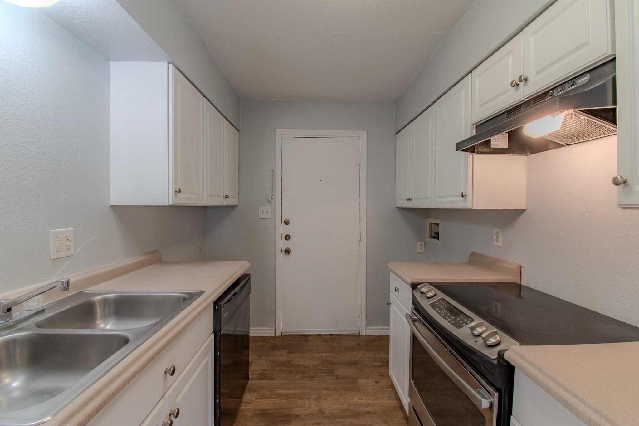 100 Uhland Rd # 1, San Marcos, TX 78666