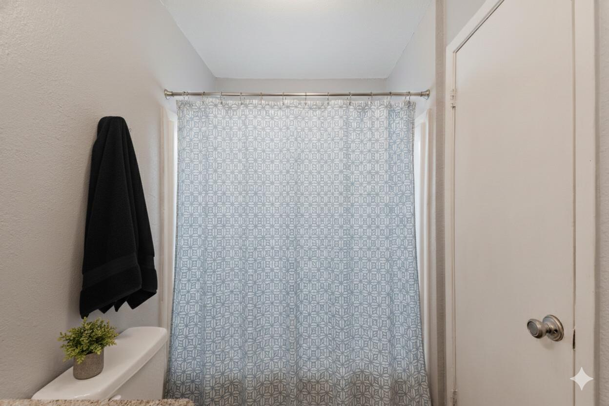 100 Uhland Rd # 1, San Marcos, TX 78666