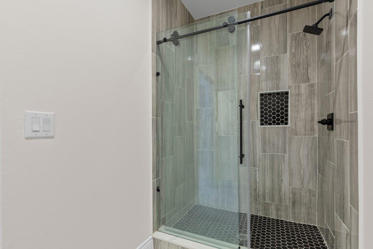 105 Haliimaile Ln, Bastrop, TX 78602