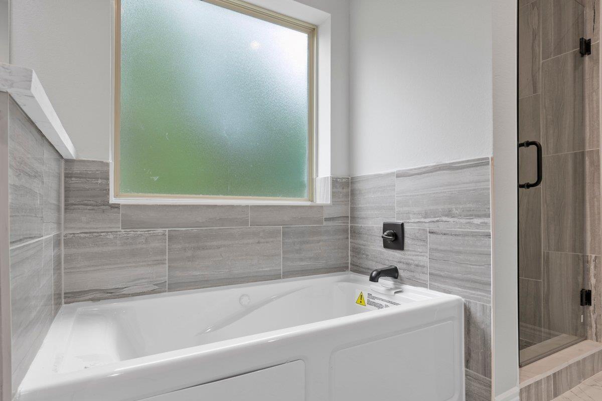 105 Haliimaile Ln, Bastrop, TX 78602