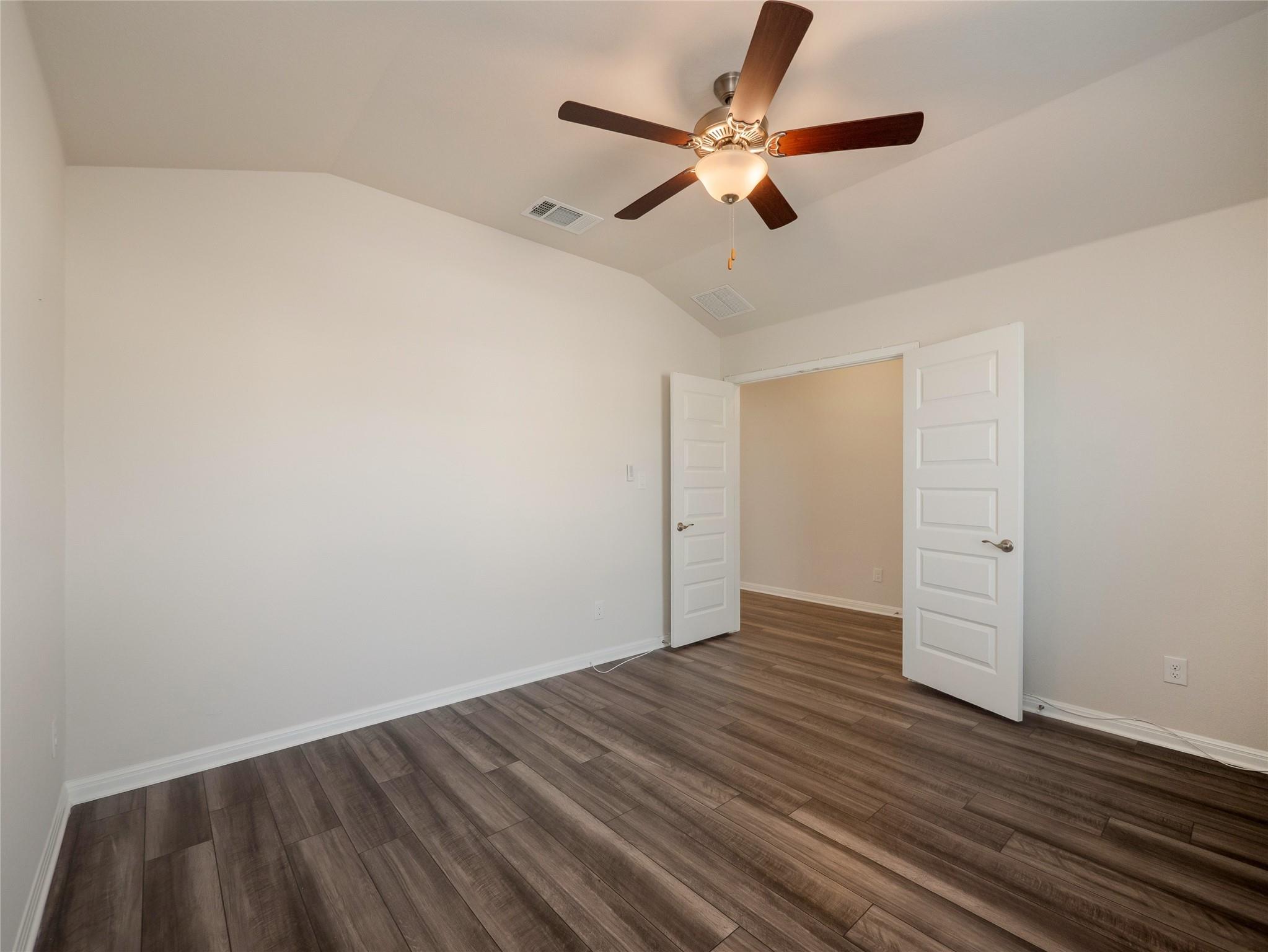 130 Greenspire Ln, Hutto, TX 78634