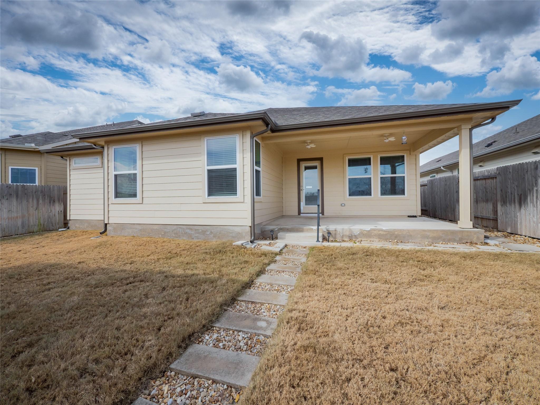 130 Greenspire Ln, Hutto, TX 78634