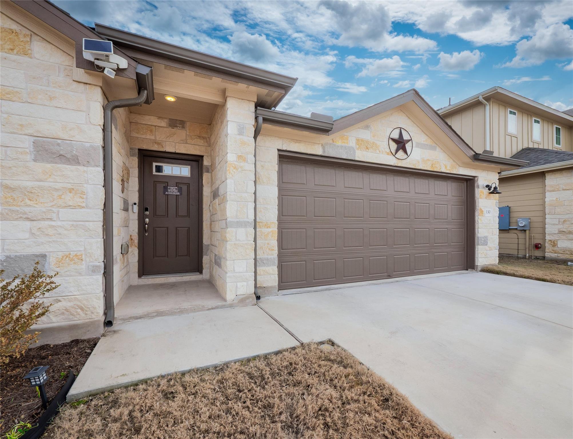 130 Greenspire Ln, Hutto, TX 78634