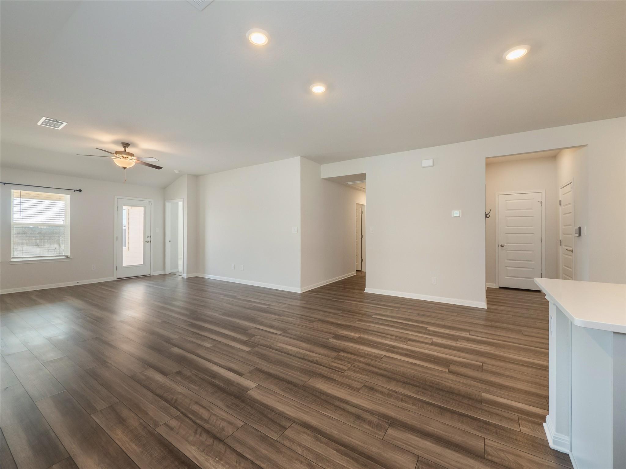 130 Greenspire Ln, Hutto, TX 78634