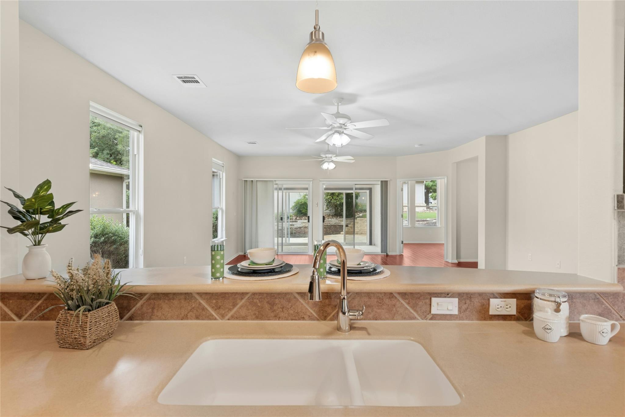 202 Palmetto Dr, Georgetown, TX 78633