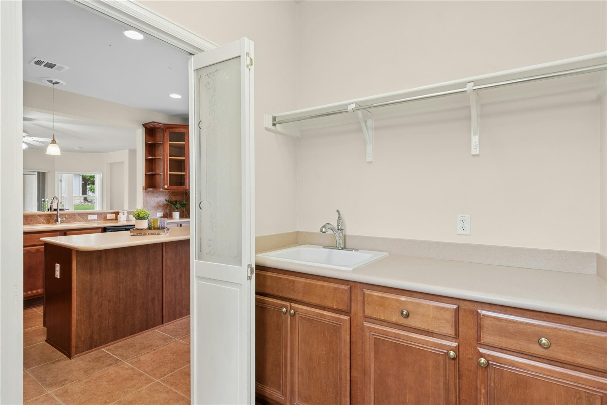 202 Palmetto Dr, Georgetown, TX 78633