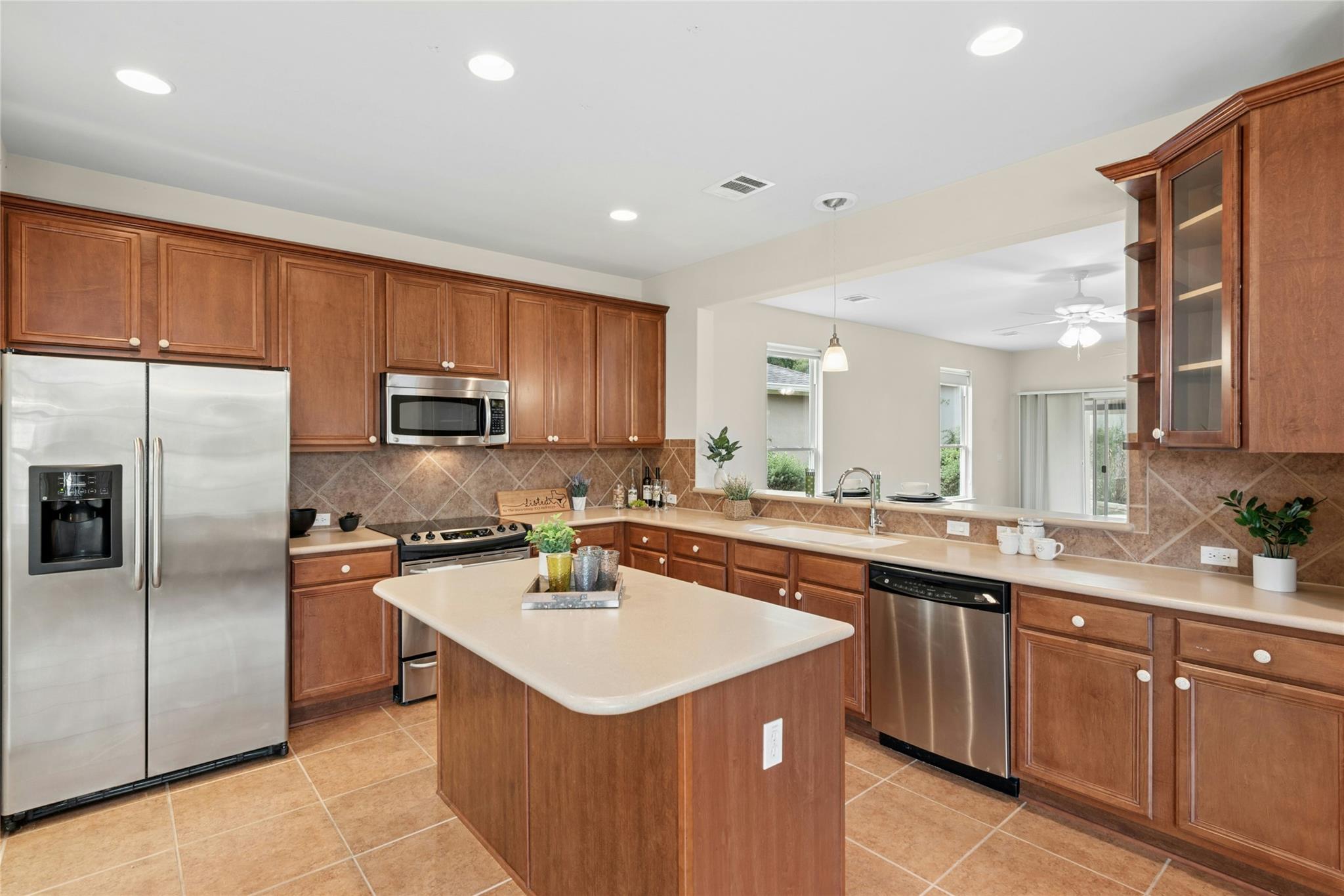 202 Palmetto Dr, Georgetown, TX 78633